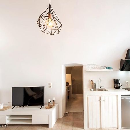 Santorinian Lava House Villa Pyrgos Kallistis Bagian luar foto