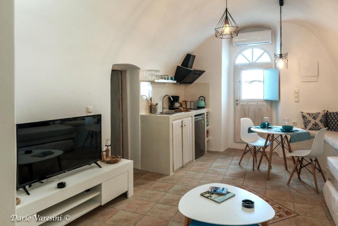Santorinian Lava House Villa Pyrgos Kallistis Bagian luar foto